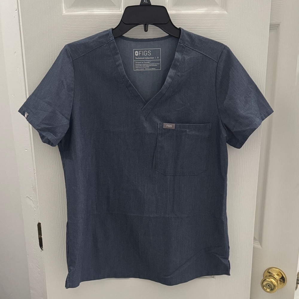 Figs Women Short Sleeve V-Neck Tee in Dark Blue